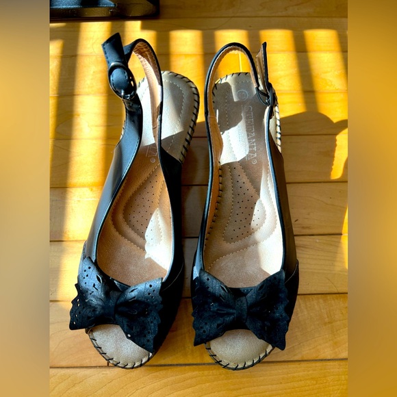 Stefania Italy women’s black wedges - Picture 1 of 7